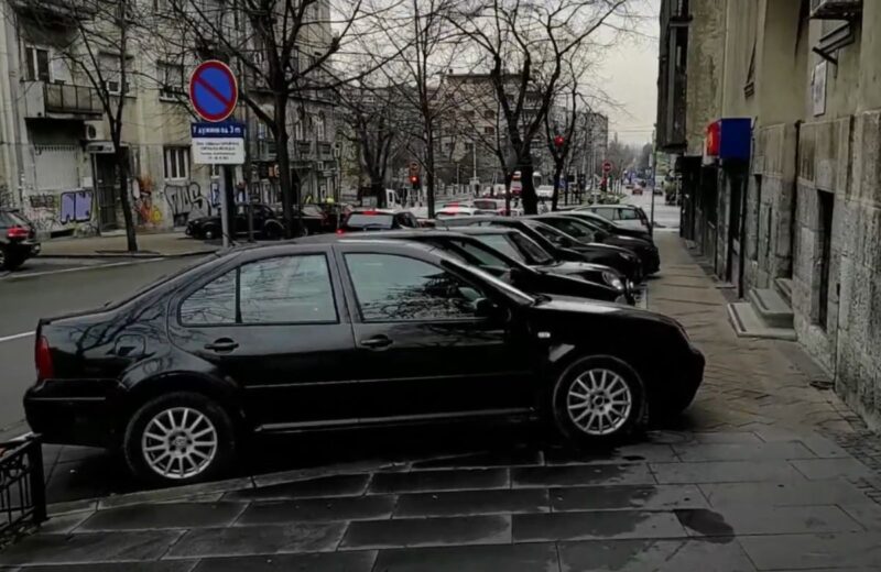Crvena zona: 60+30 minuta, 80/120 dinara. Žuta: 120 minuta, 65 din. Zelena: 180 minuta, 55 din.