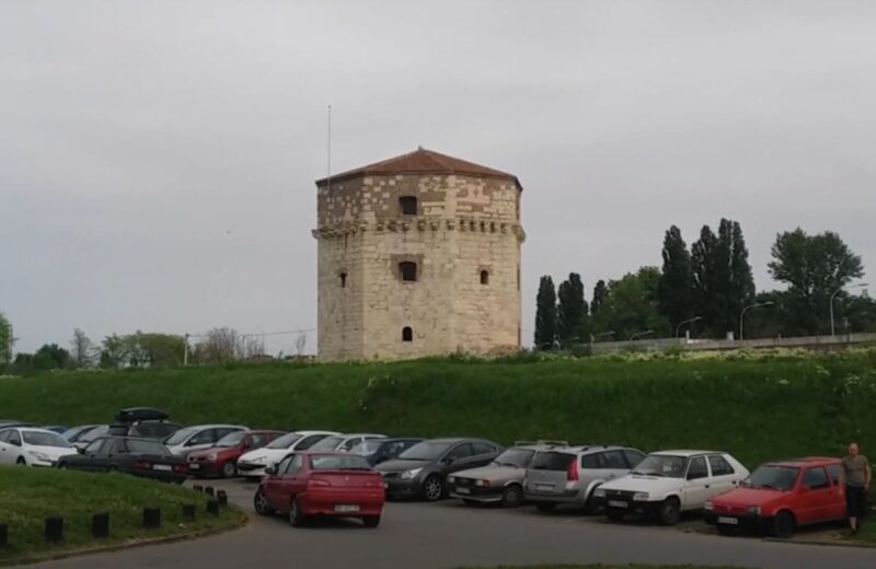 Dobro planirano parkiranje kod Kalemegdana štedi vreme, novac i živce tokom šetnje ili izleta.